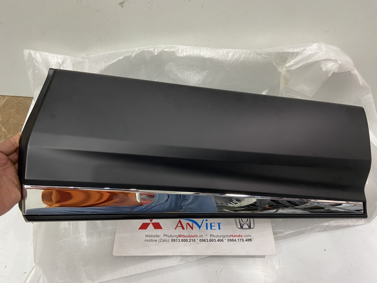 Ốp phồng cánh cửa sau xe Honda CRV 2019 